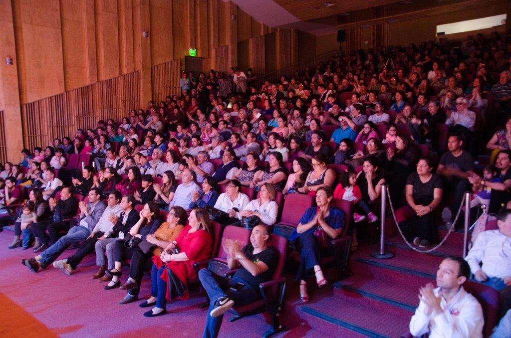 Ansamblul Folcloric Sinca Noua in San Joachin, Chile 2017, Publicul este cu noi